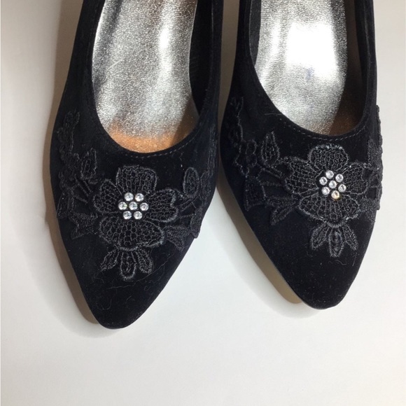 Wild Rose by Apollo, Kitten Heel Suede, Floral and Rhinestone, size 7.5 - Picture 11 of 14